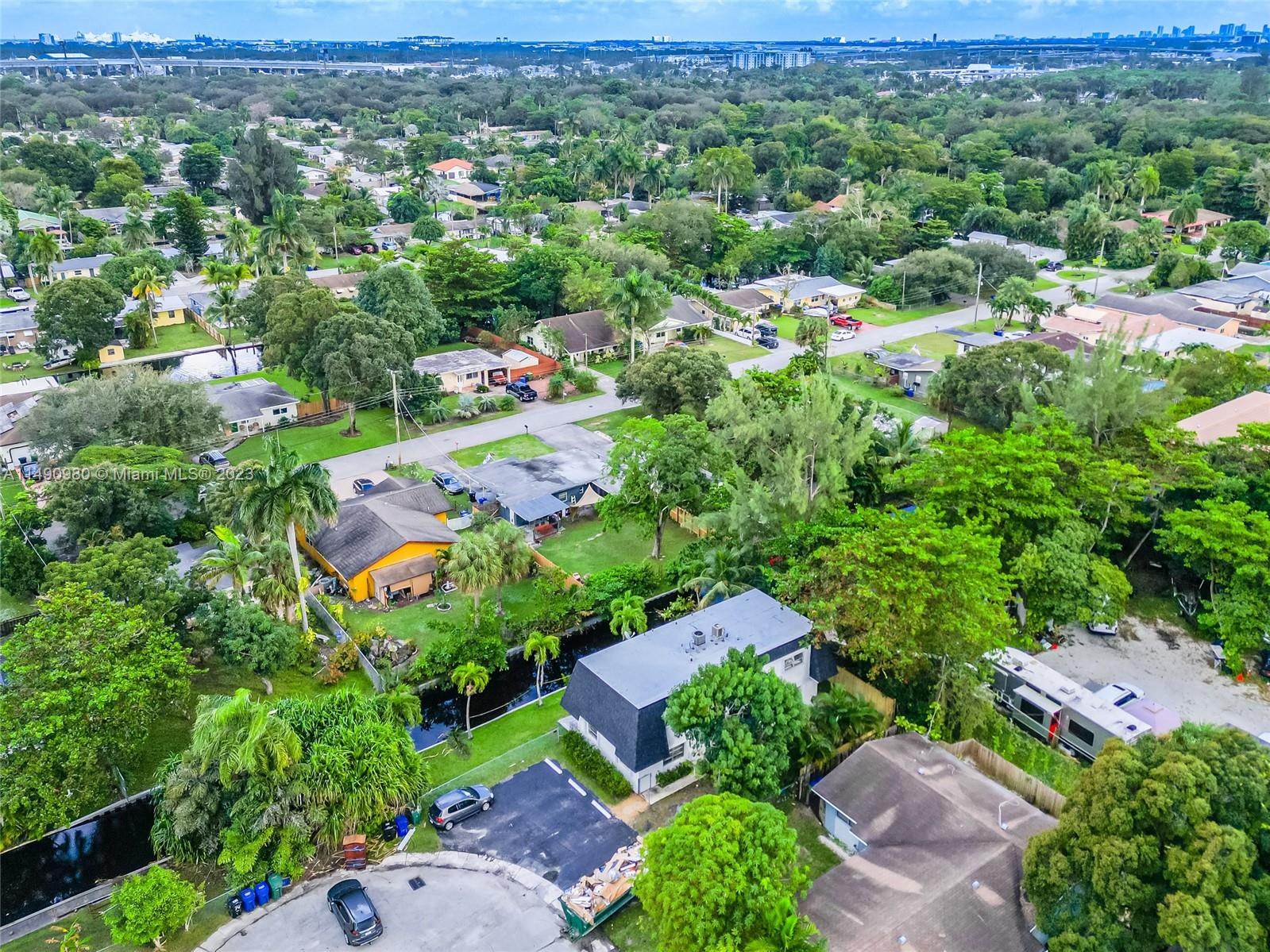 2850 SW 18th St # 2 Unit: 1-2