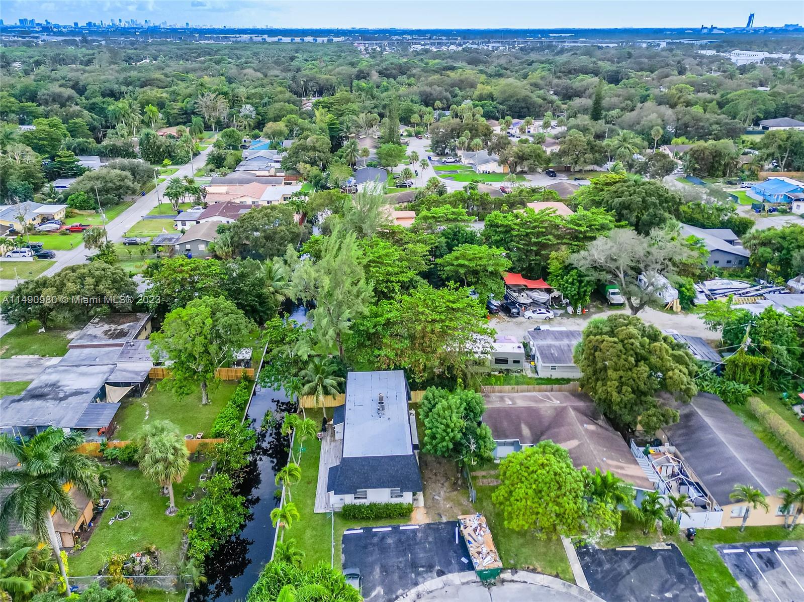 2850 SW 18th St # 2 Unit: 1-2