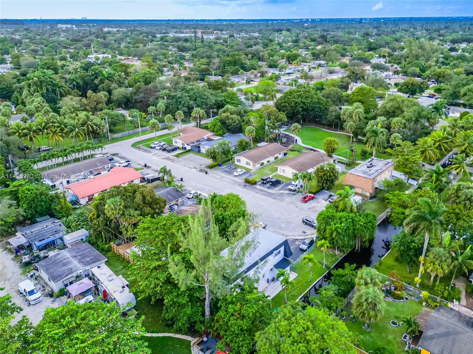 2850 SW 18th St # 2 Unit: 1-2