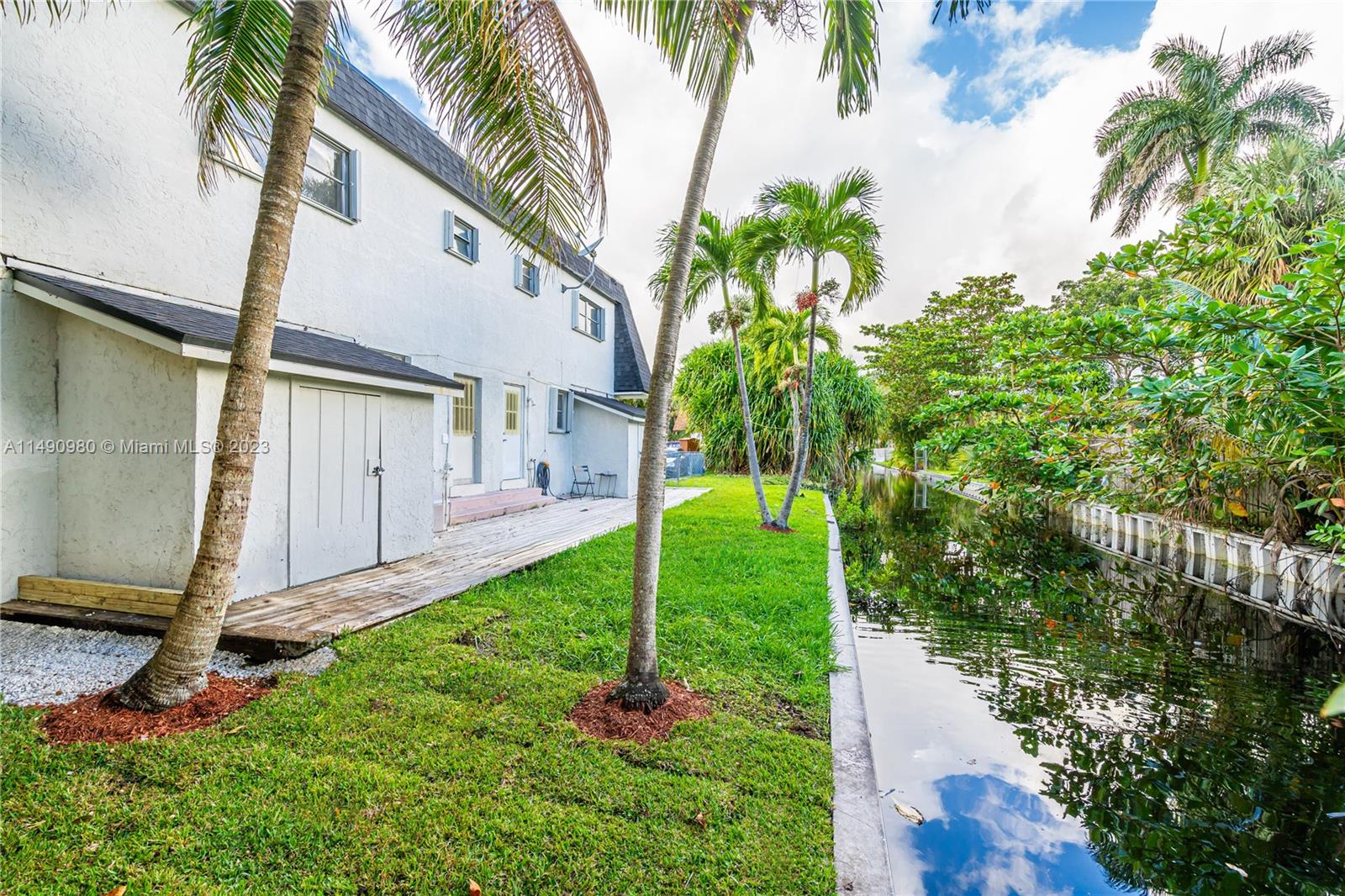2850 SW 18th St # 2 Unit: 1-2