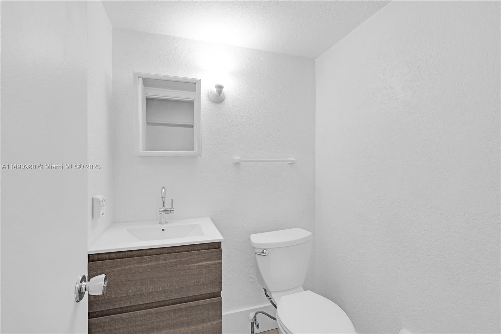 2850 SW 18th St # 2 Unit: 1-2