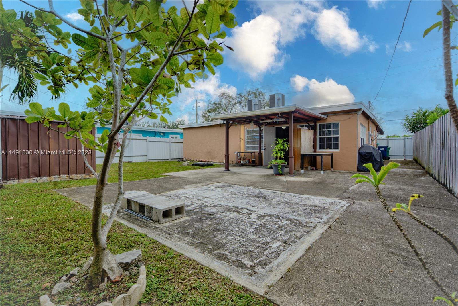 1661 NW 111th St