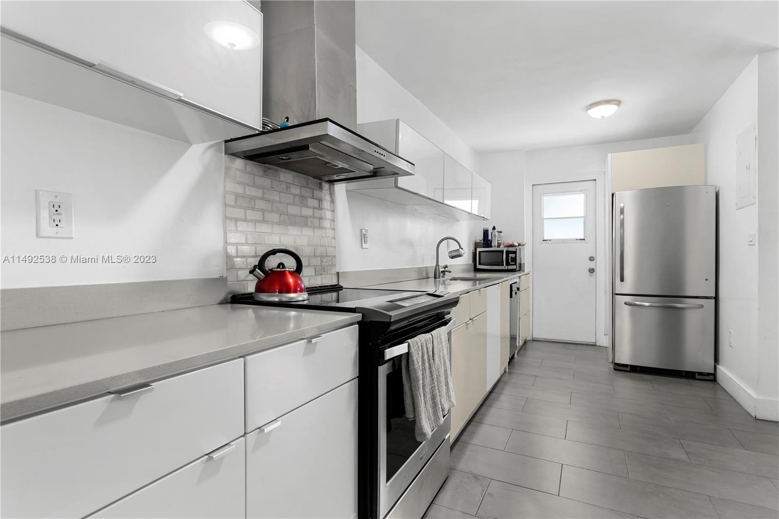 1614 West Ave Unit: 204