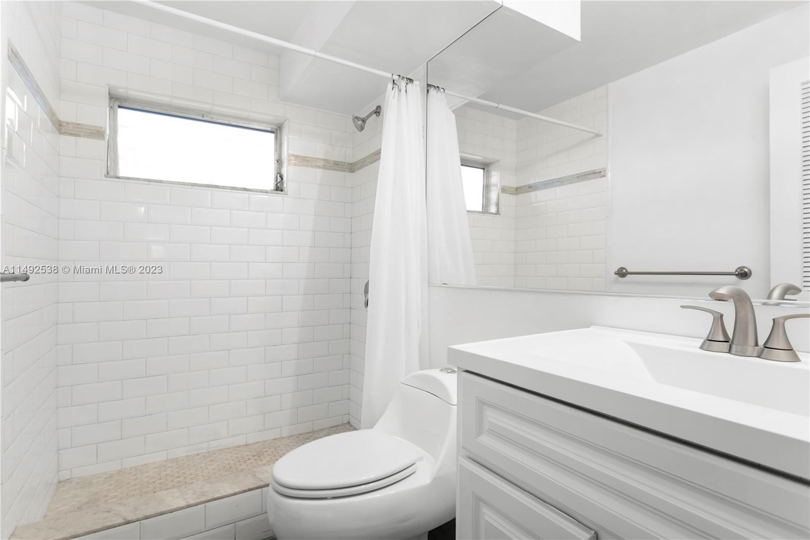 1614 West Ave Unit: 204