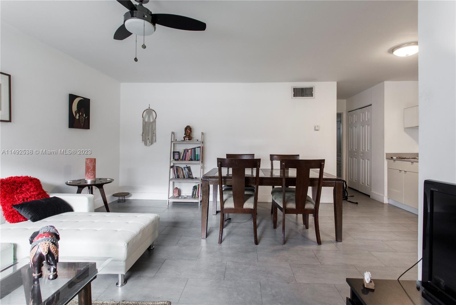 1614 West Ave Unit: 204