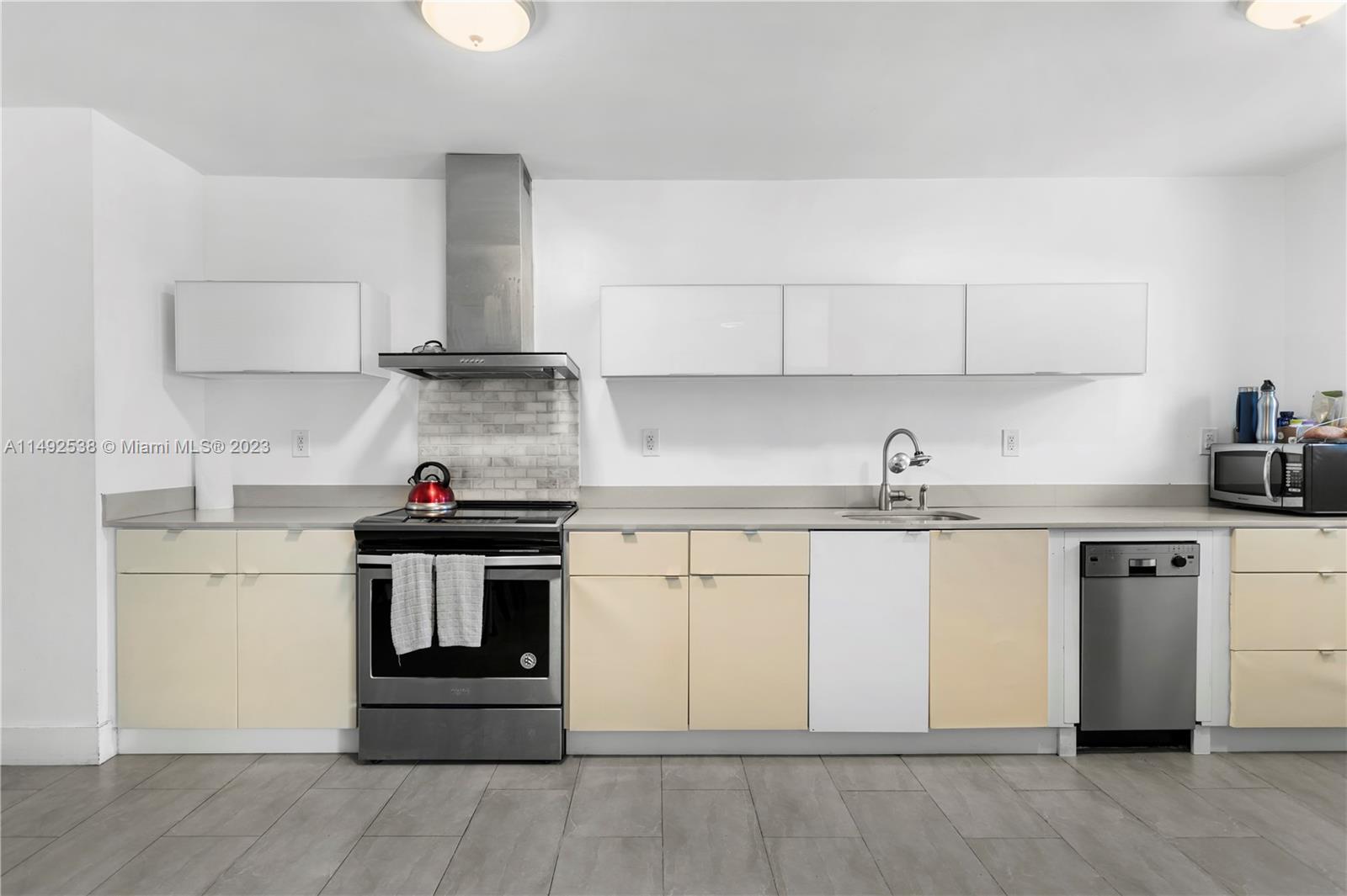 1614 West Ave Unit: 204