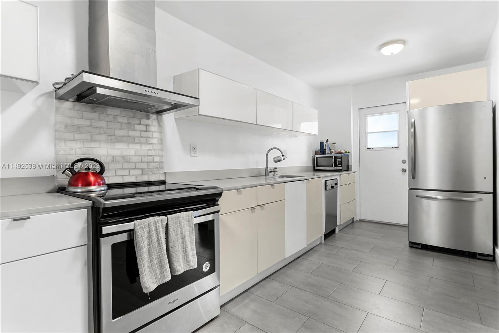 1614 West Ave Unit: 204