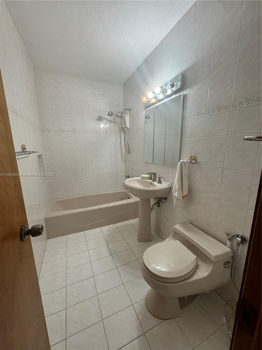 7748 SW 35th Ter