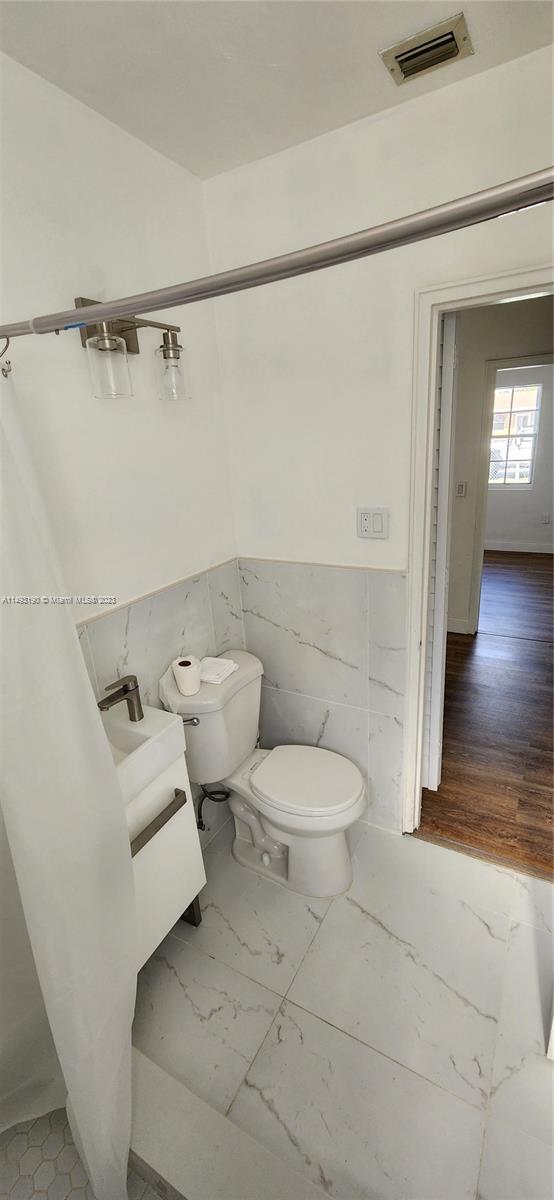 2440 NW 59th St