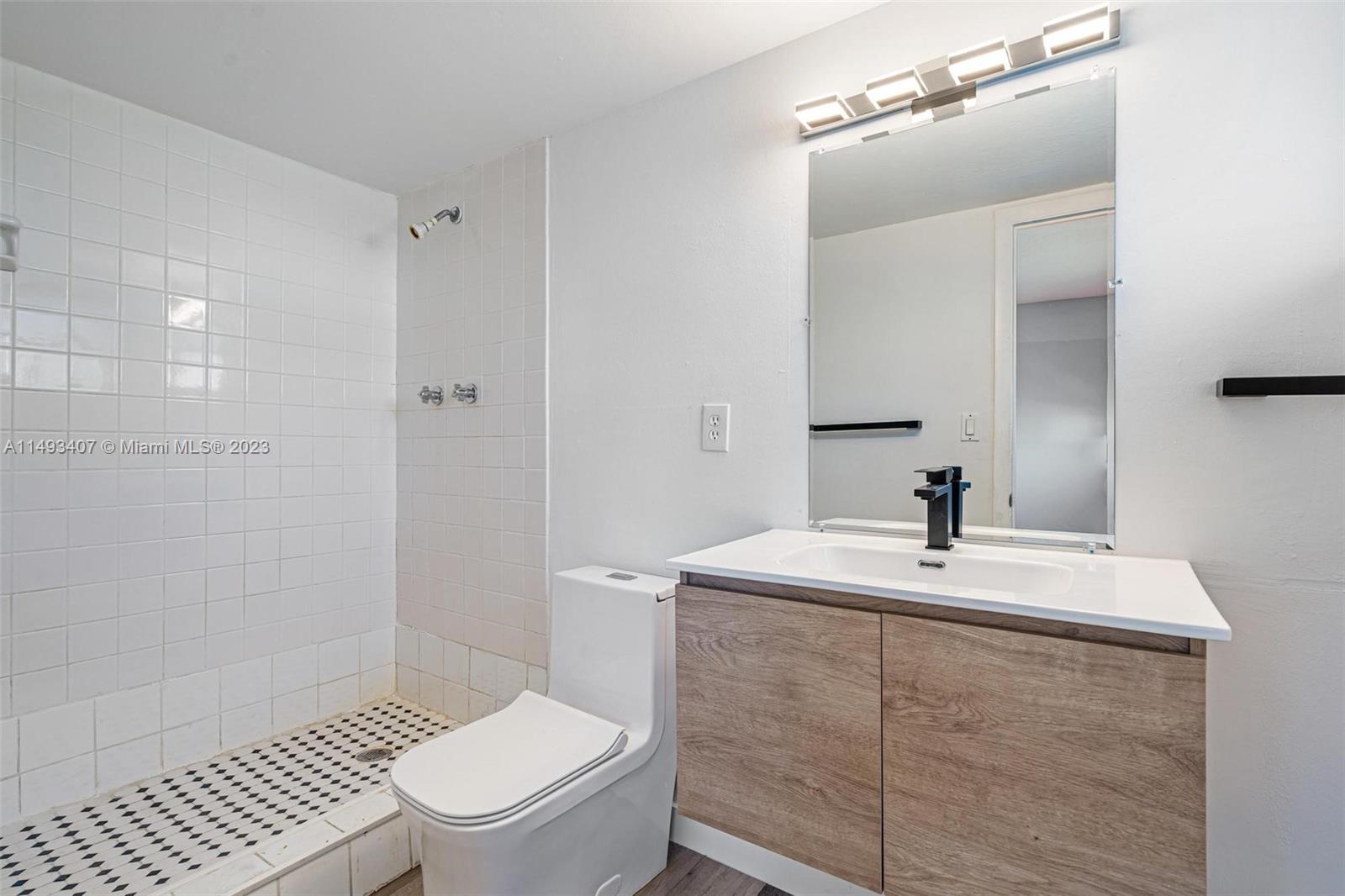15205 NE 6th Ave Unit: D305