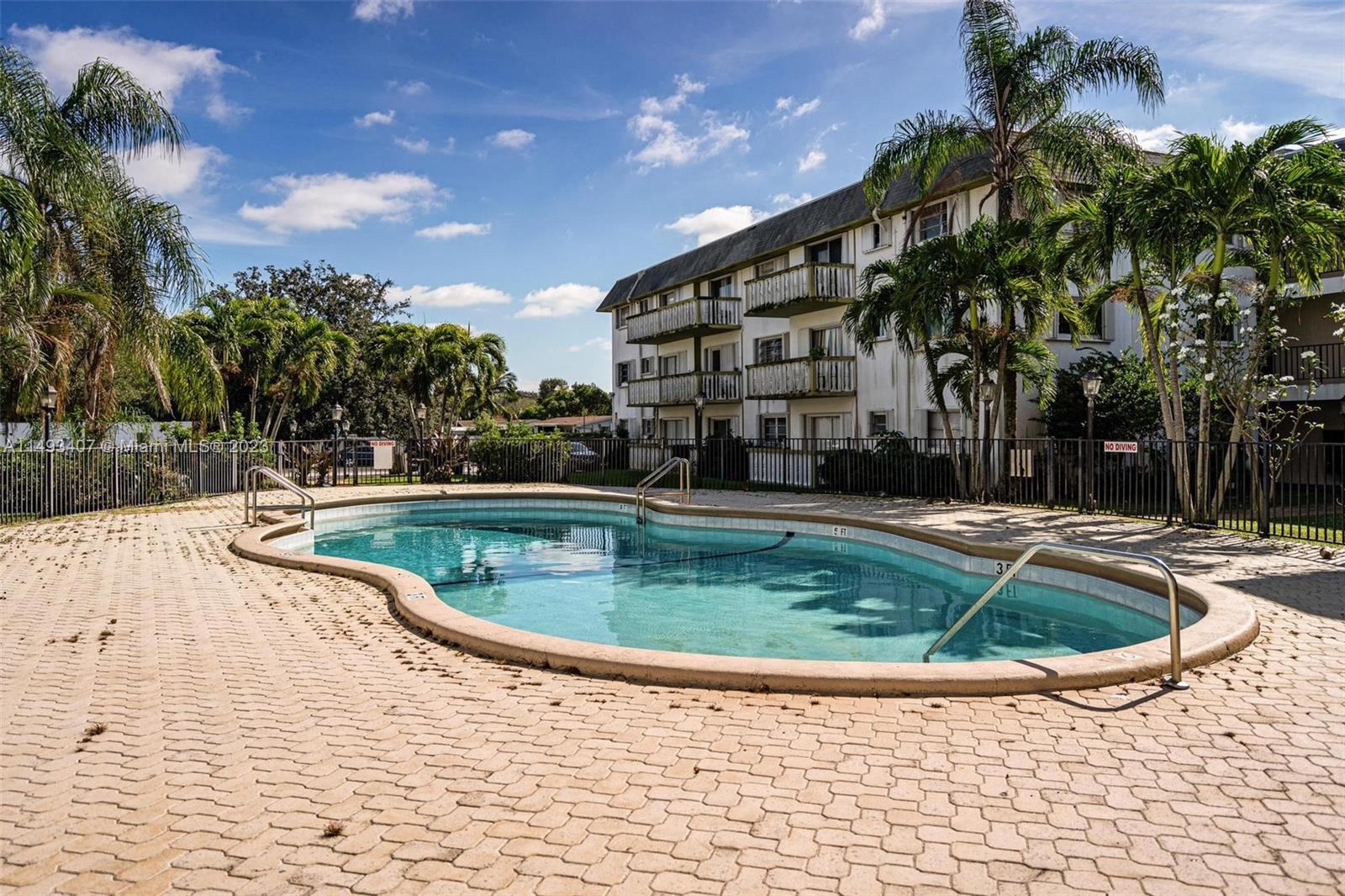 15205 NE 6th Ave Unit: D305