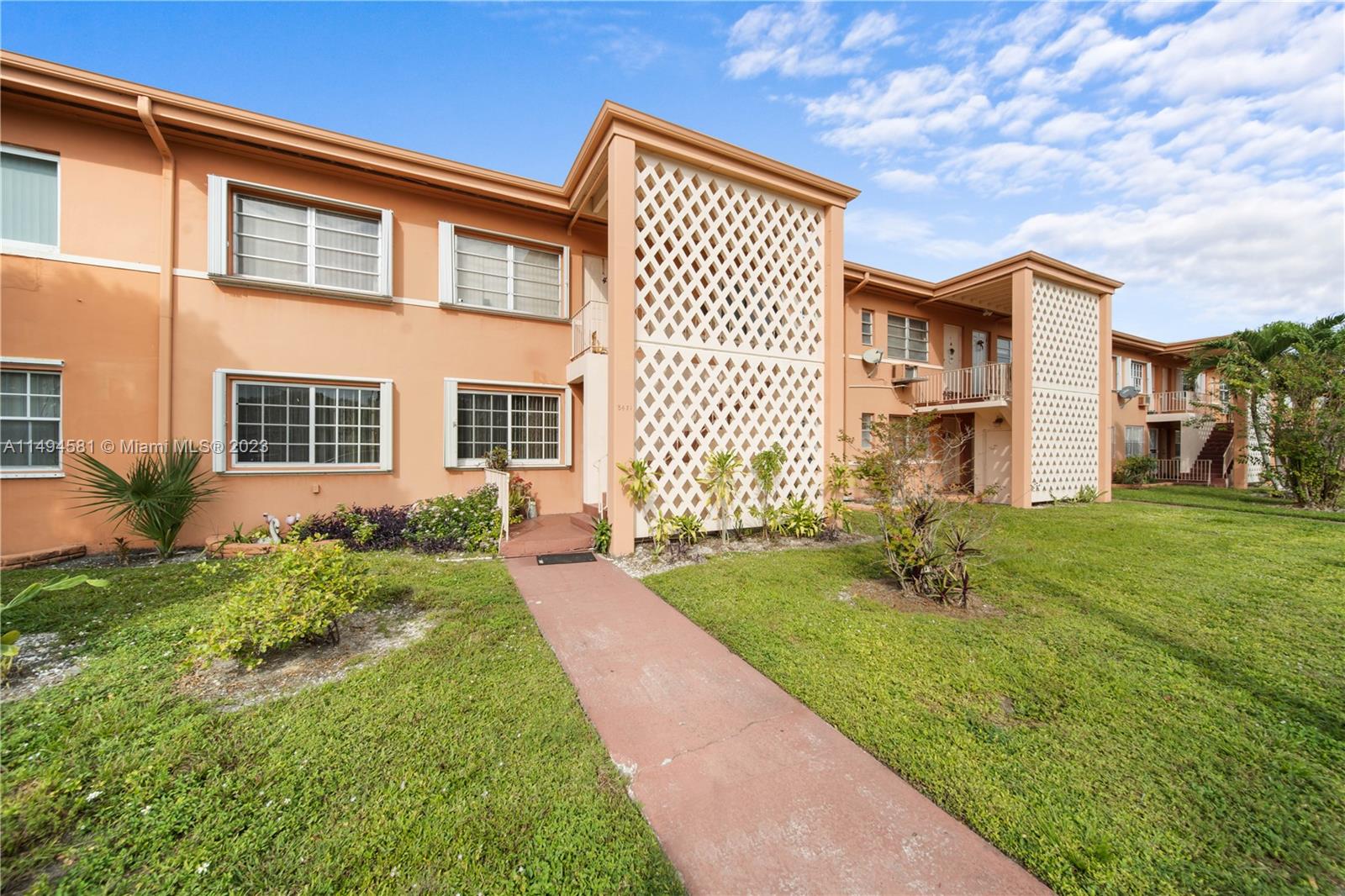 3471 SW 11 St # 9B
