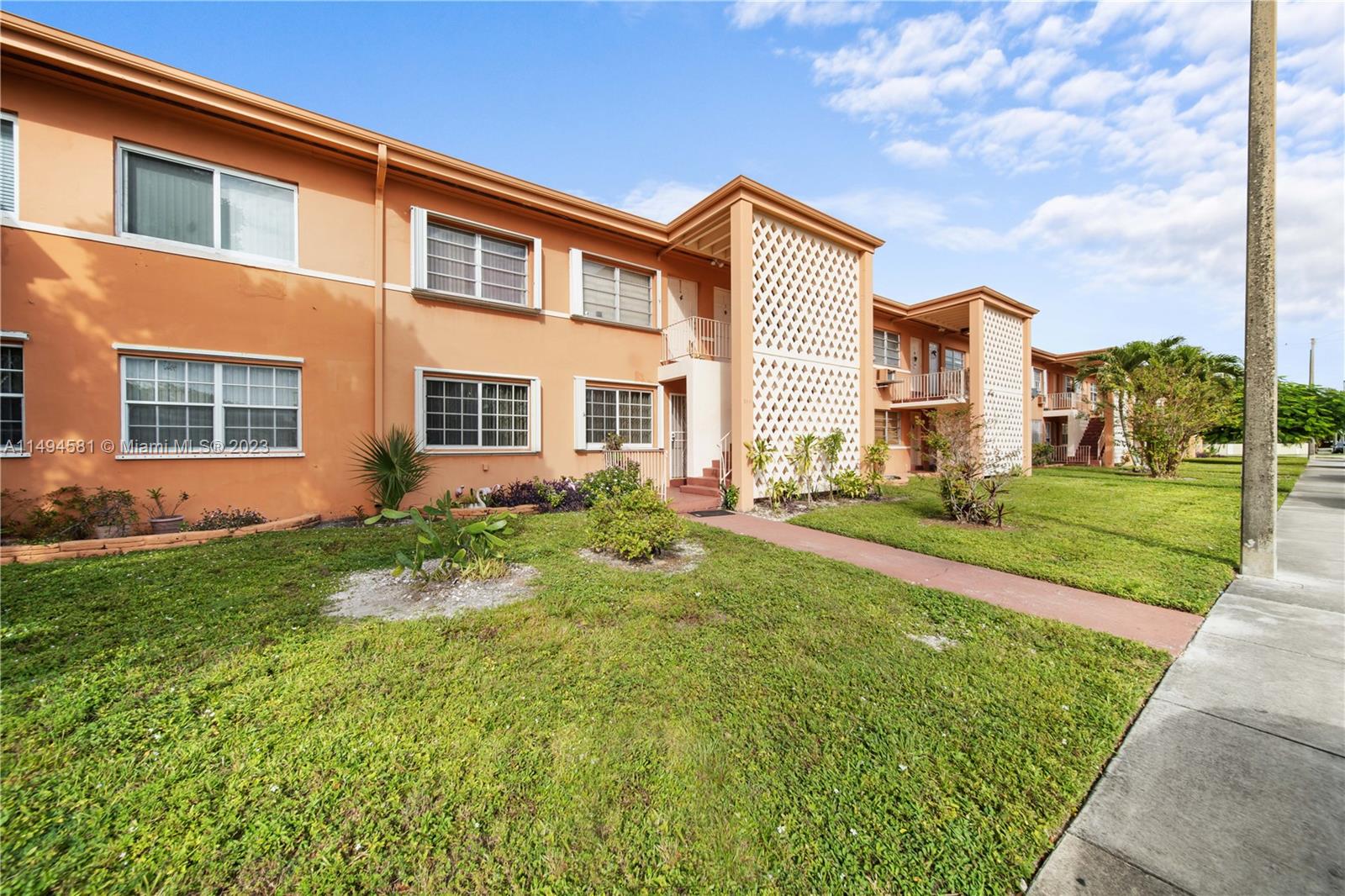 3471 SW 11 St # 9B