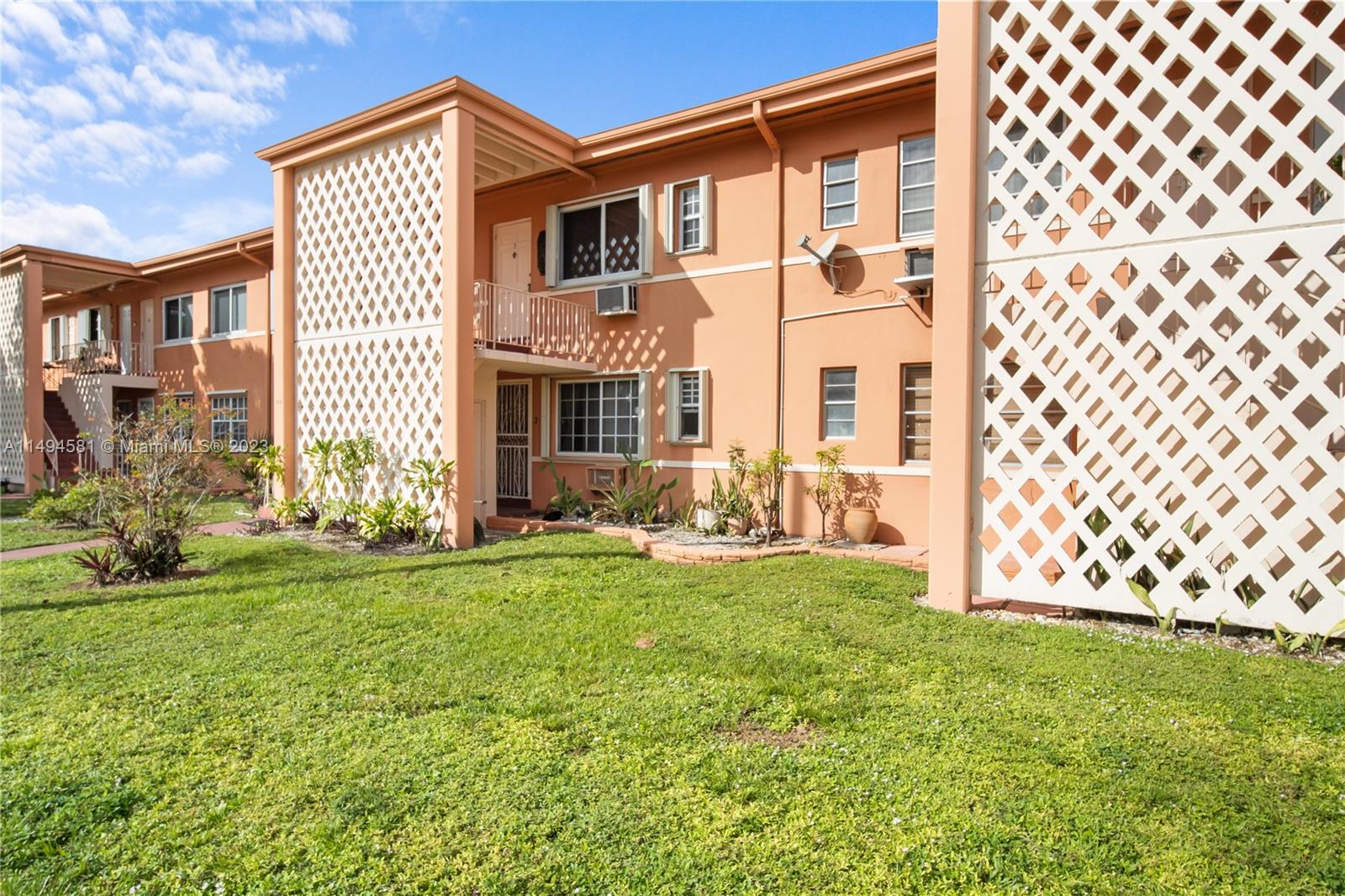 3471 SW 11 St # 9B