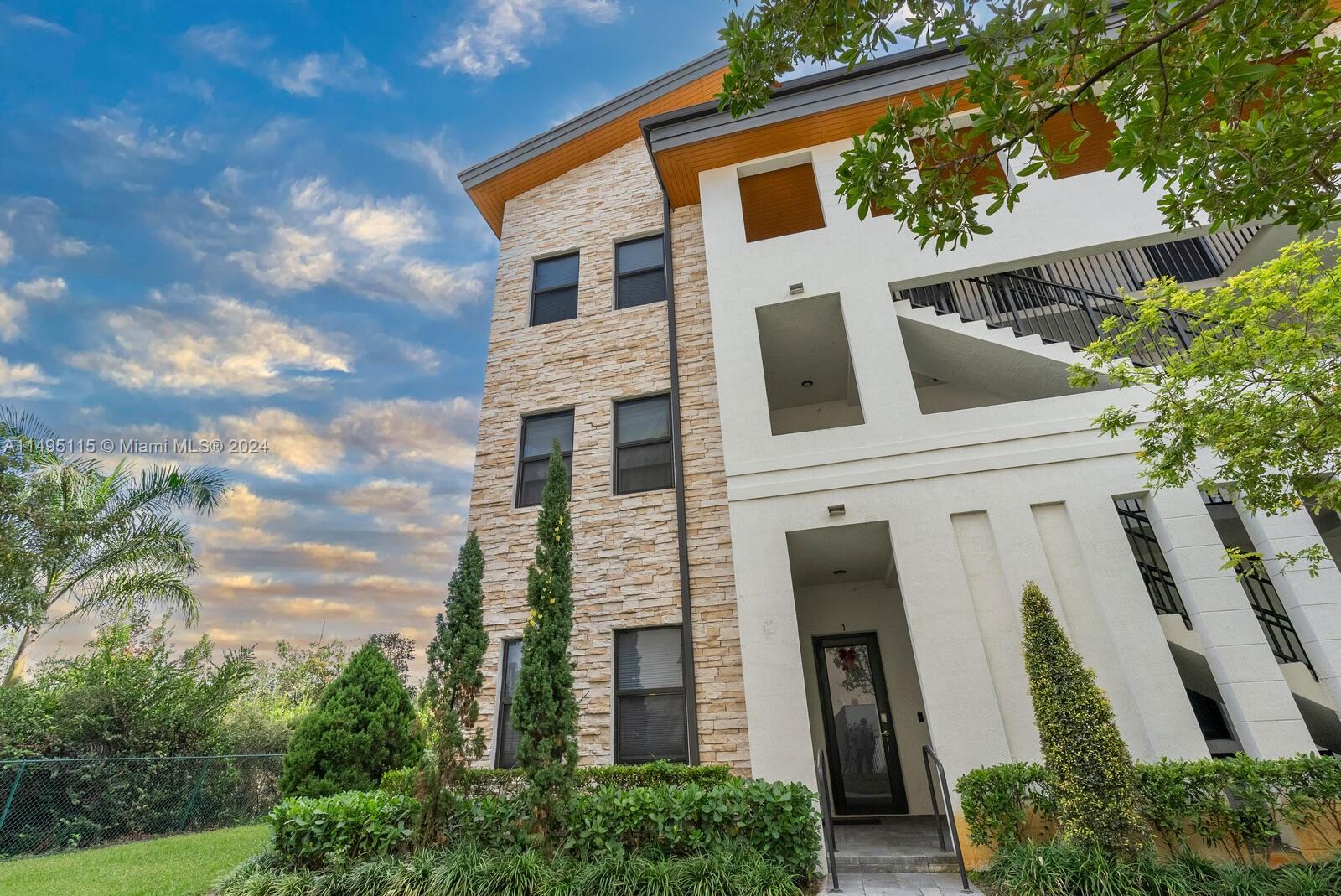 8025 NW 104th Ave Unit: 01