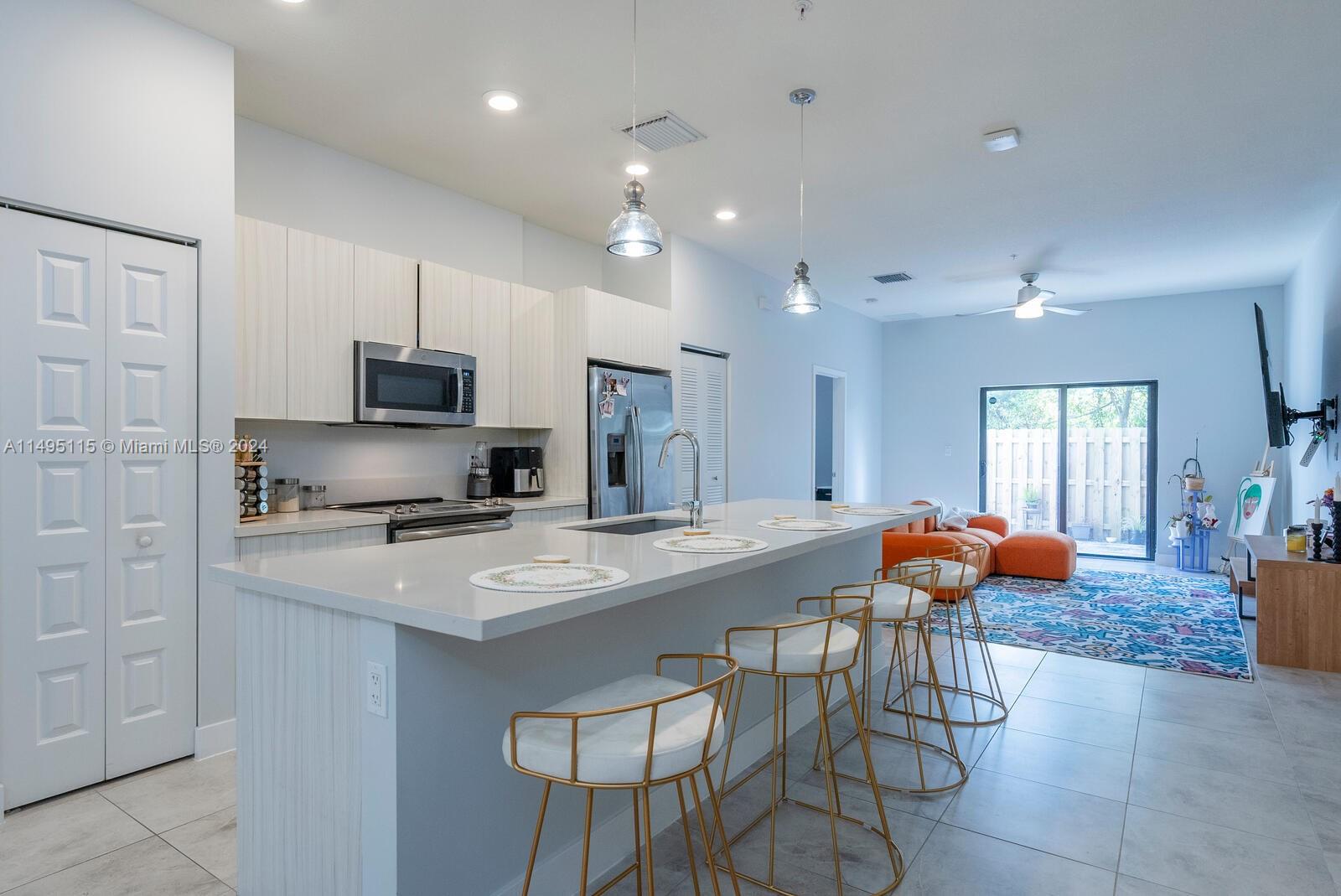 8025 NW 104th Ave Unit: 01