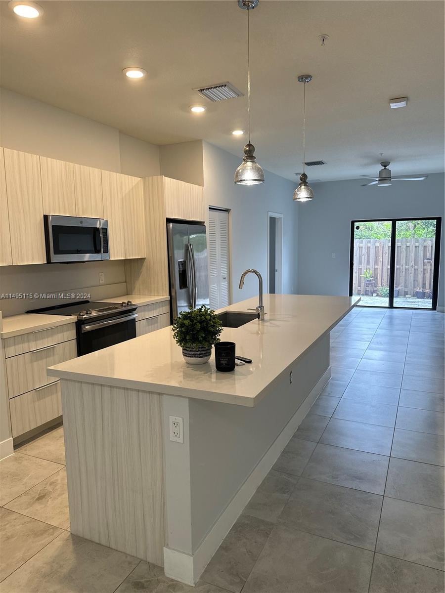 8025 NW 104th Ave Unit: 01