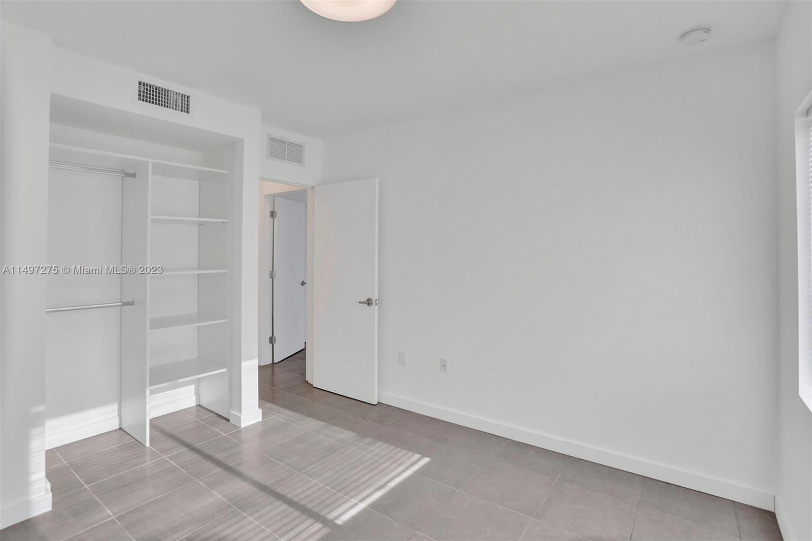 737 NW 4th St