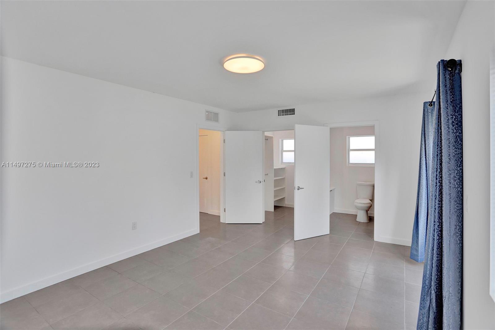 737 NW 4th St