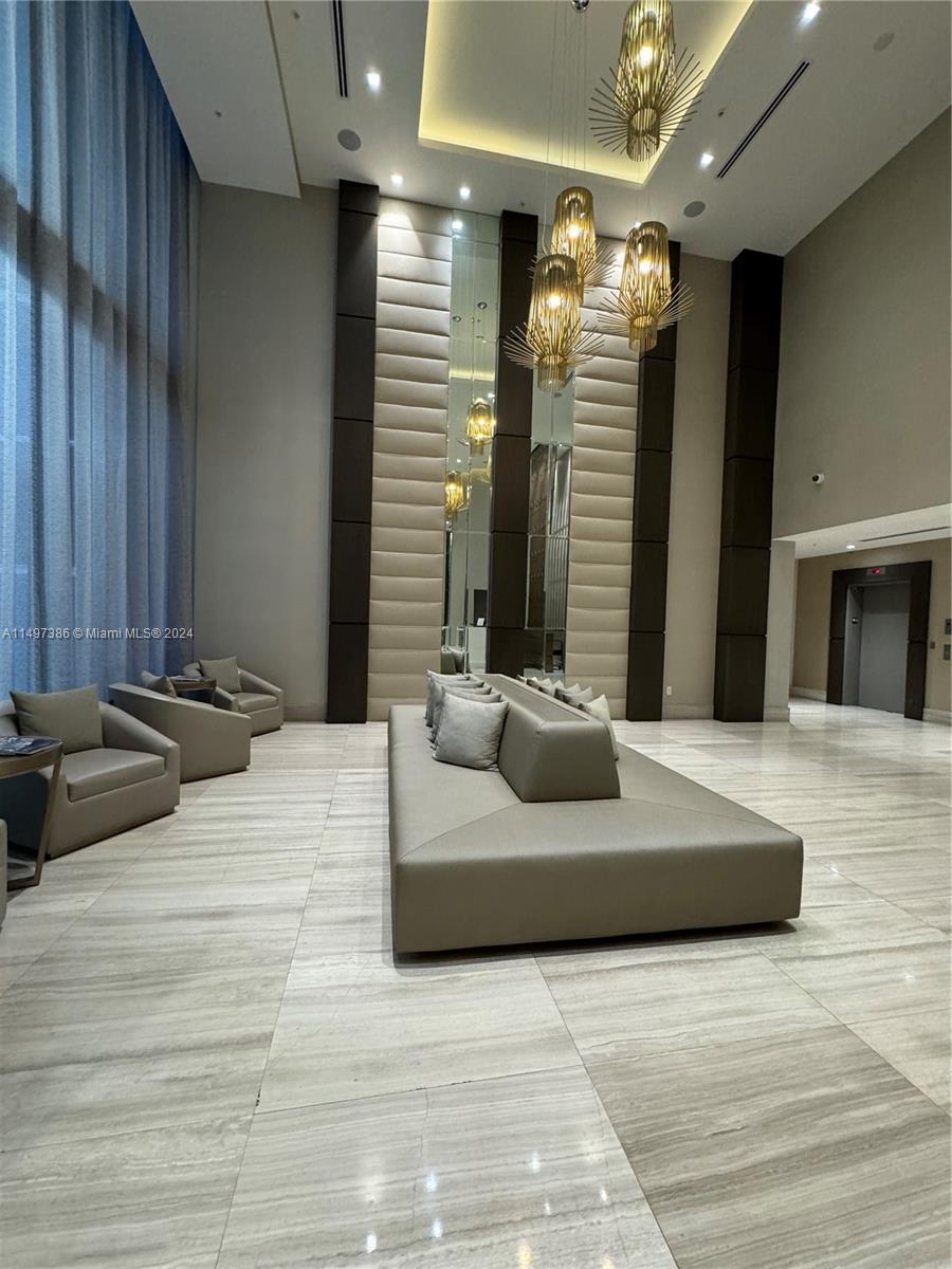 1010 SW 2nd Ave Unit: 708