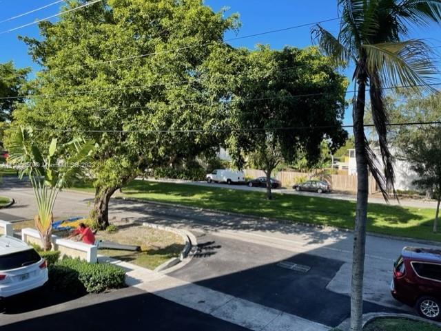 2000 NE 135th St # 203