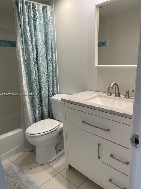 2000 NE 135th St # 203