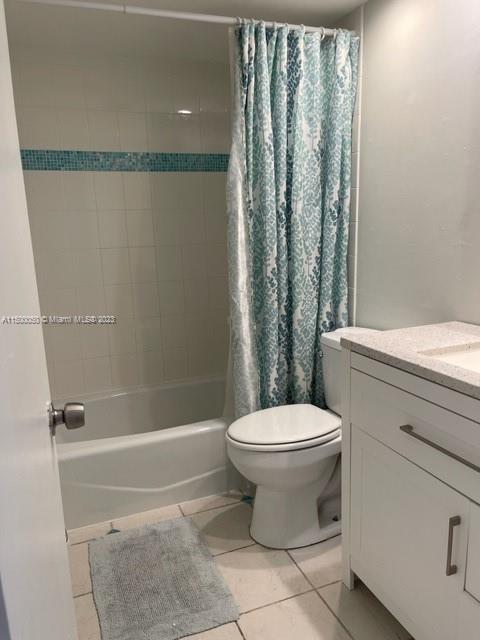 2000 NE 135th St # 203