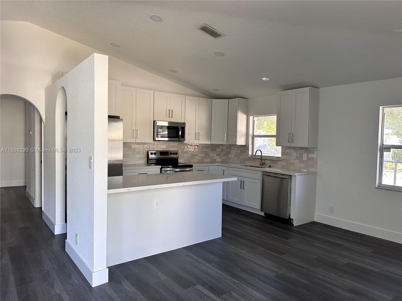 1616 NW 5th St