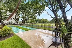 3051 S Palm Aire Dr Unit: 207