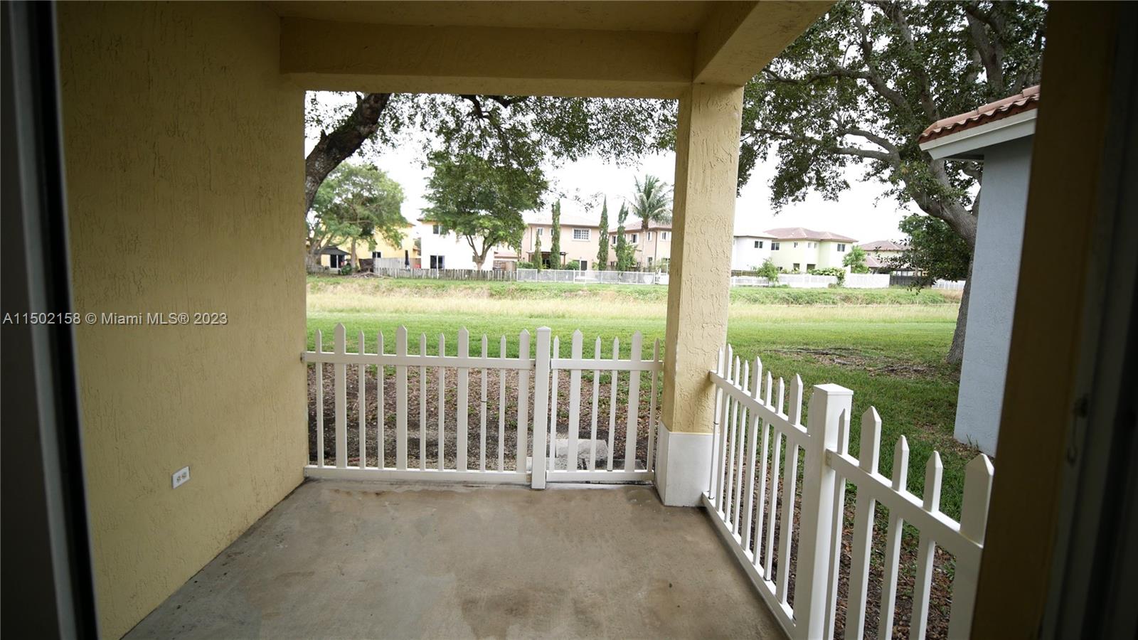 1033 NE 40th Rd # 1033