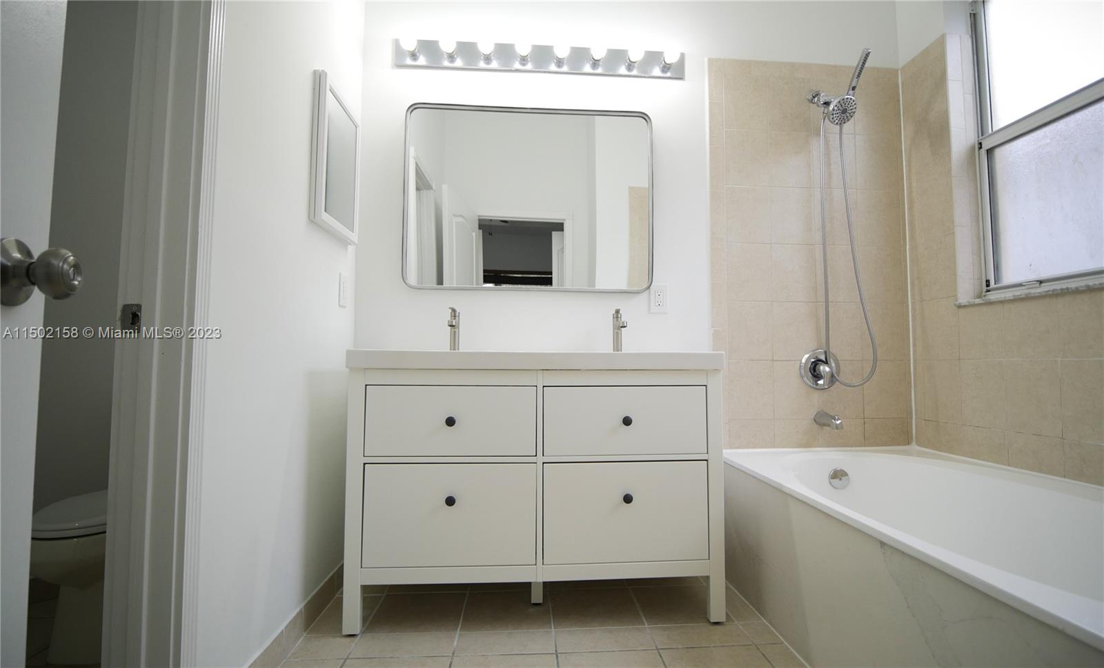 1033 NE 40th Rd # 1033