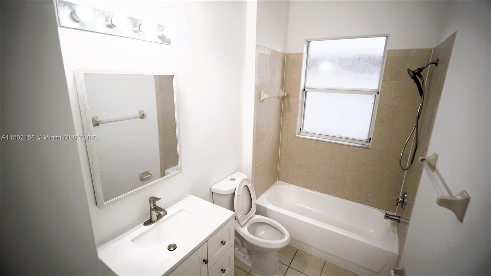 1033 NE 40th Rd # 1033