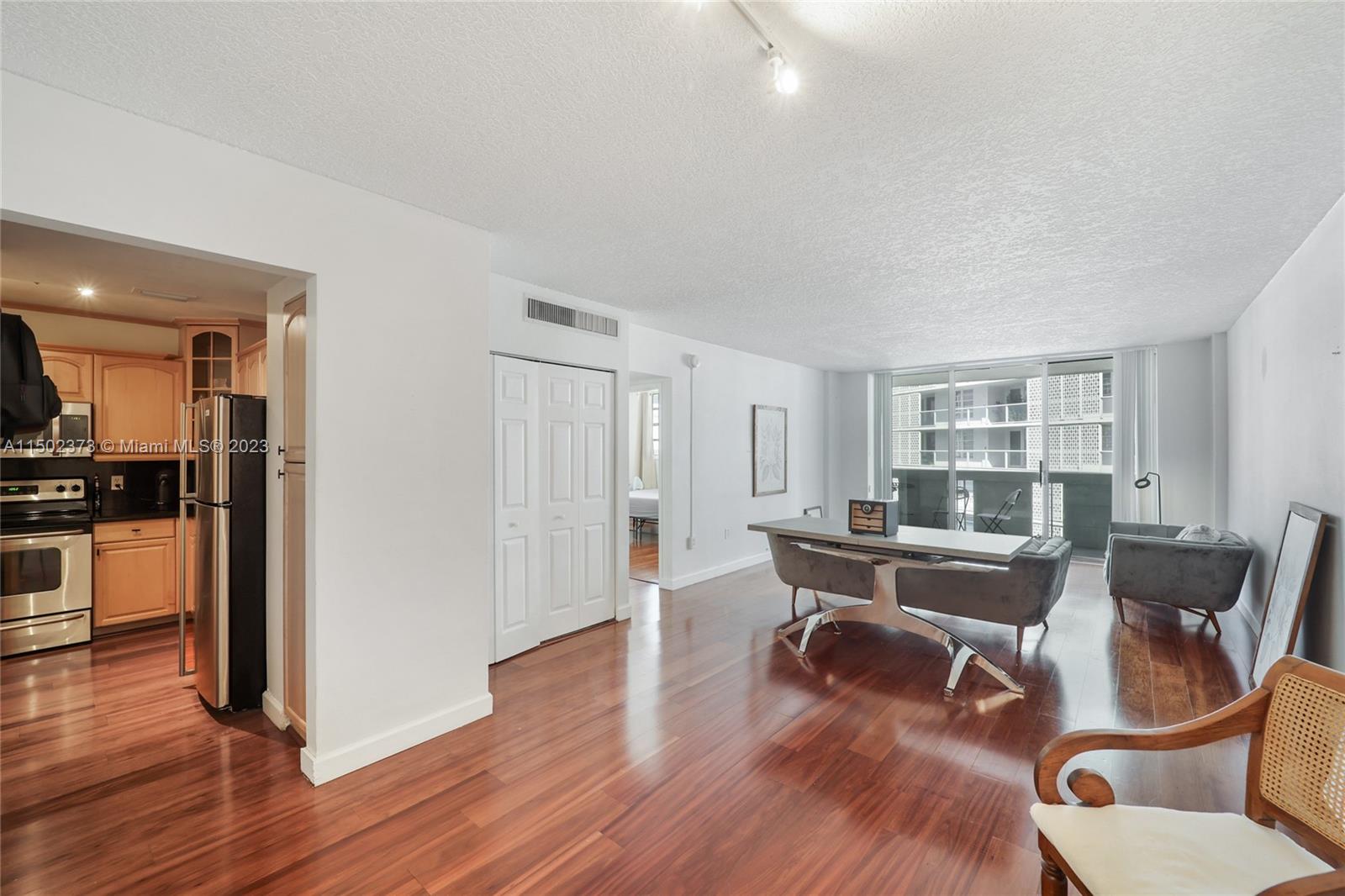 800 West Ave # 940