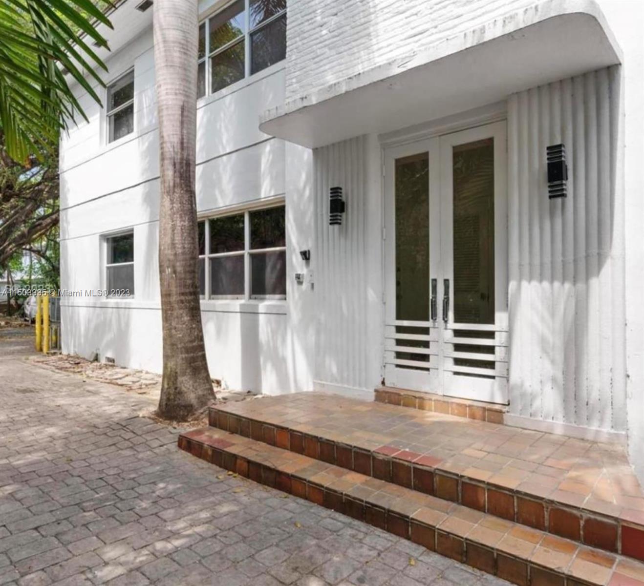 1536 Michigan Ave # 2