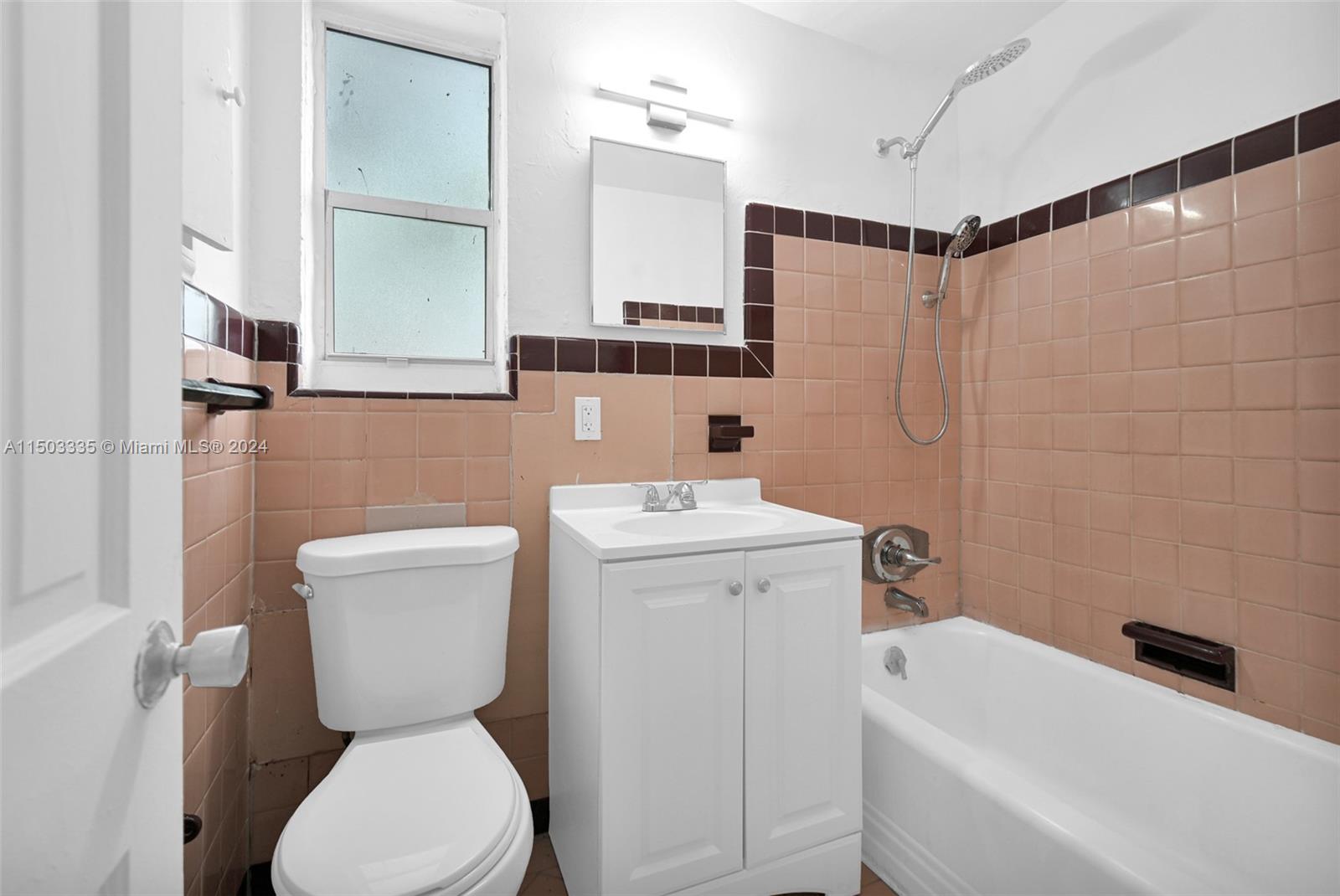 1536 Michigan Ave # 2