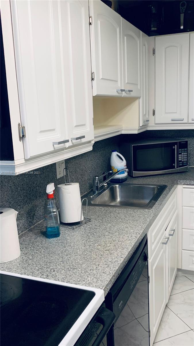 121 Golden Isles Dr # 104