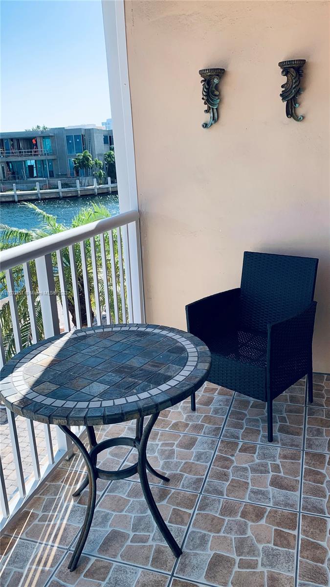 121 Golden Isles Dr # 104