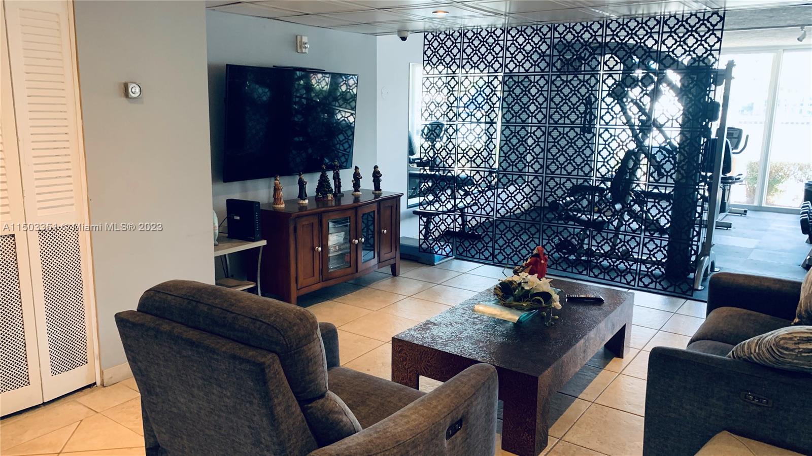 121 Golden Isles Dr # 104