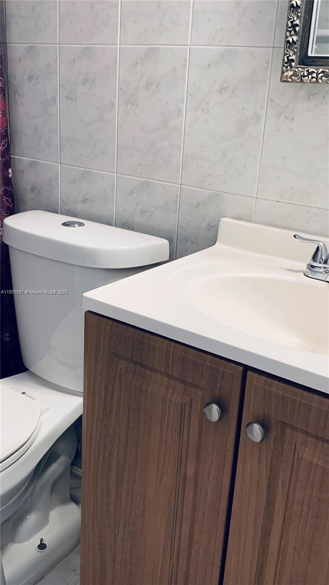 121 Golden Isles Dr # 104