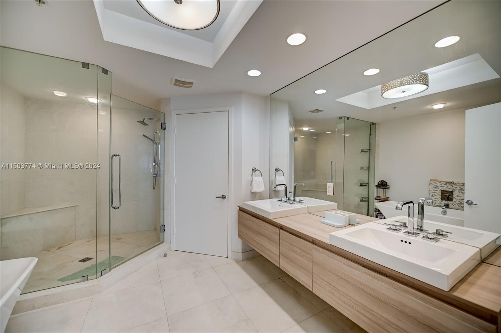 17301 Biscayne Blvd Unit: 909
