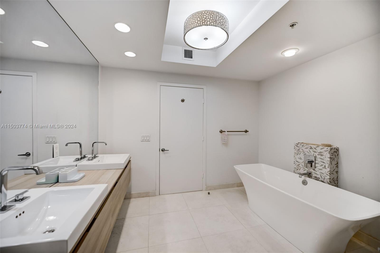 17301 Biscayne Blvd Unit: 909
