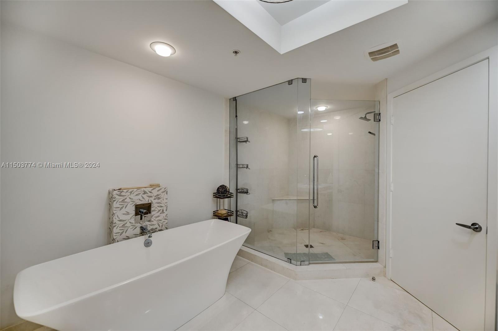 17301 Biscayne Blvd Unit: 909
