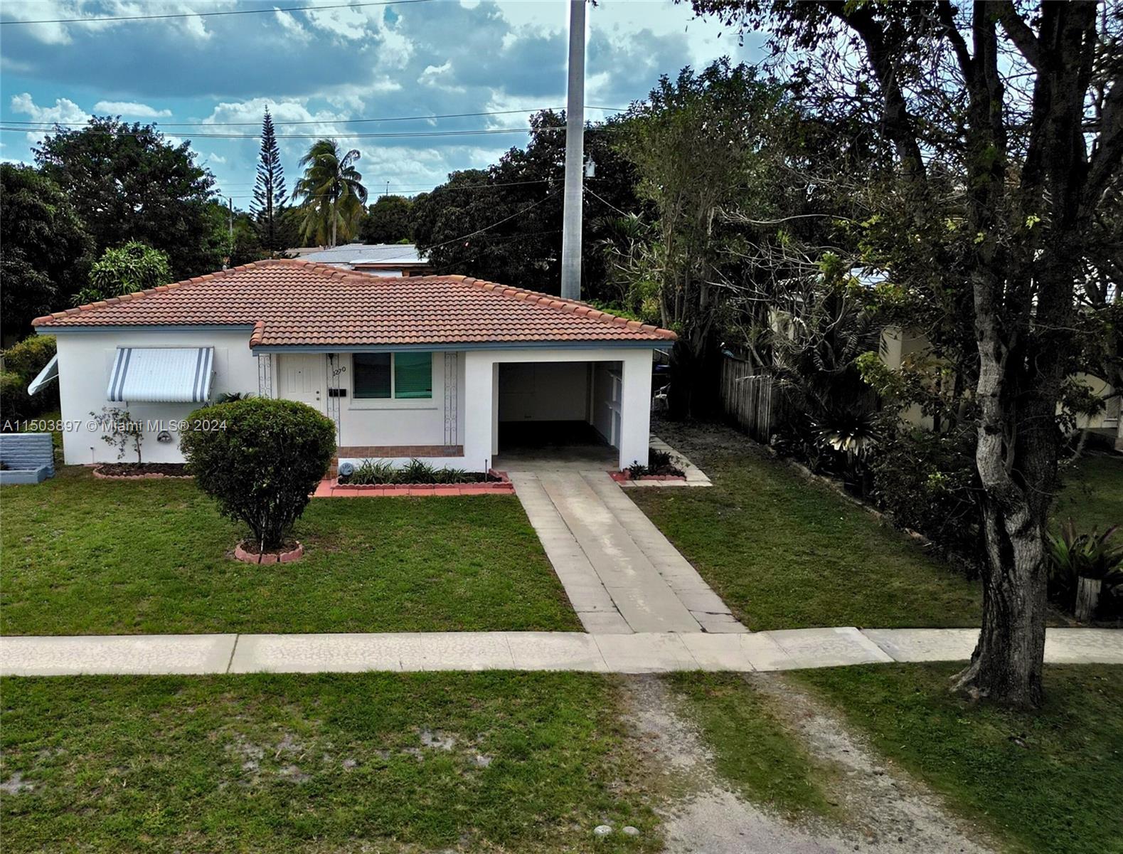 1270 NE 161 St