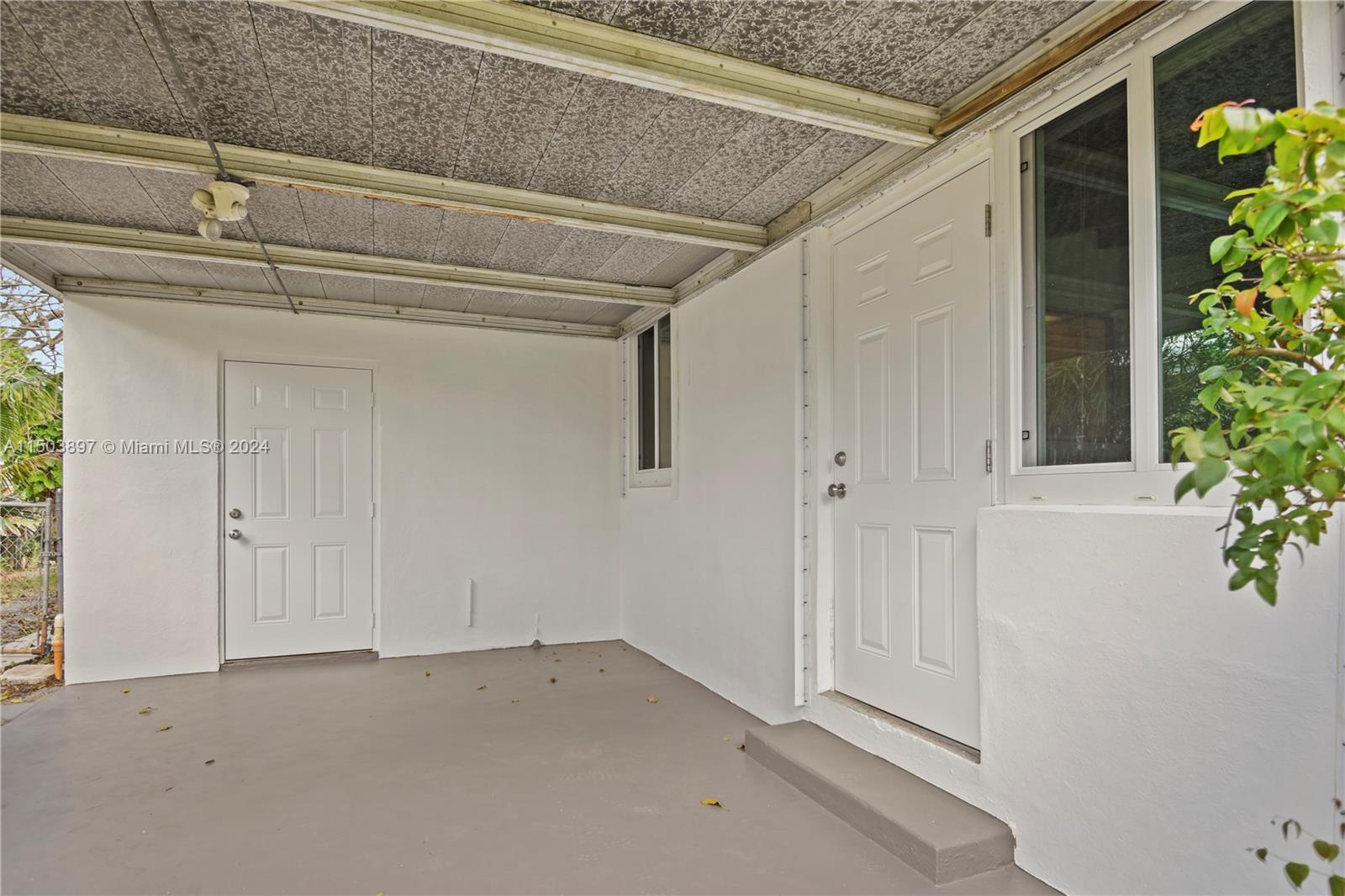 1270 NE 161 St