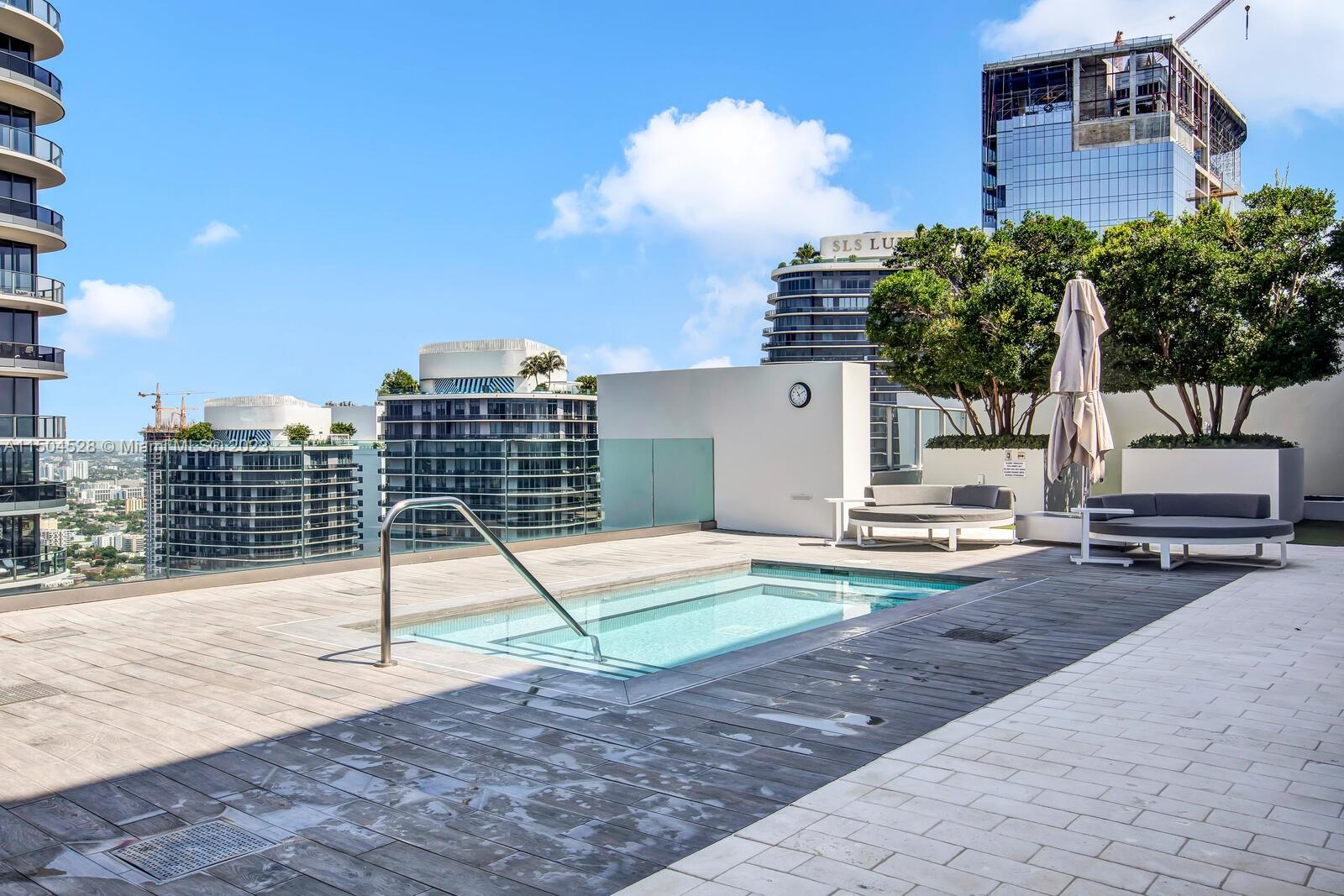 1010 Brickell Ave # 2709