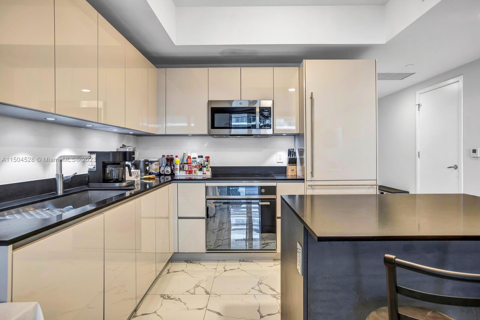 1010 Brickell Ave # 2709