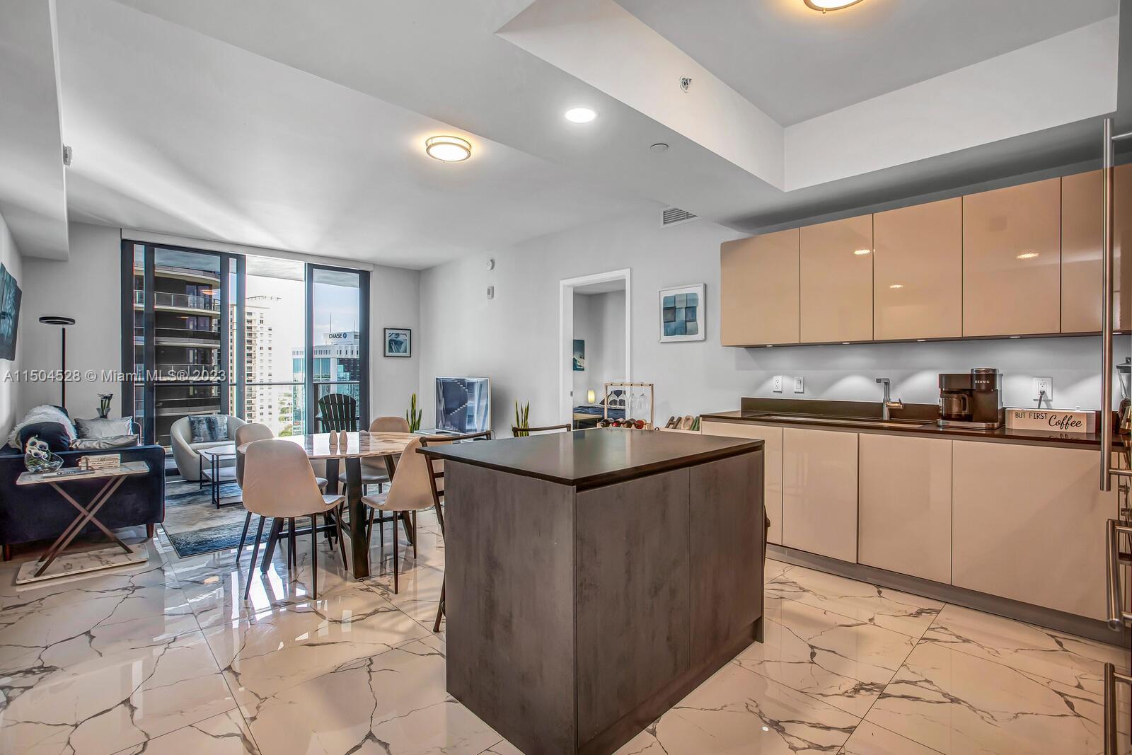 1010 Brickell Ave # 2709