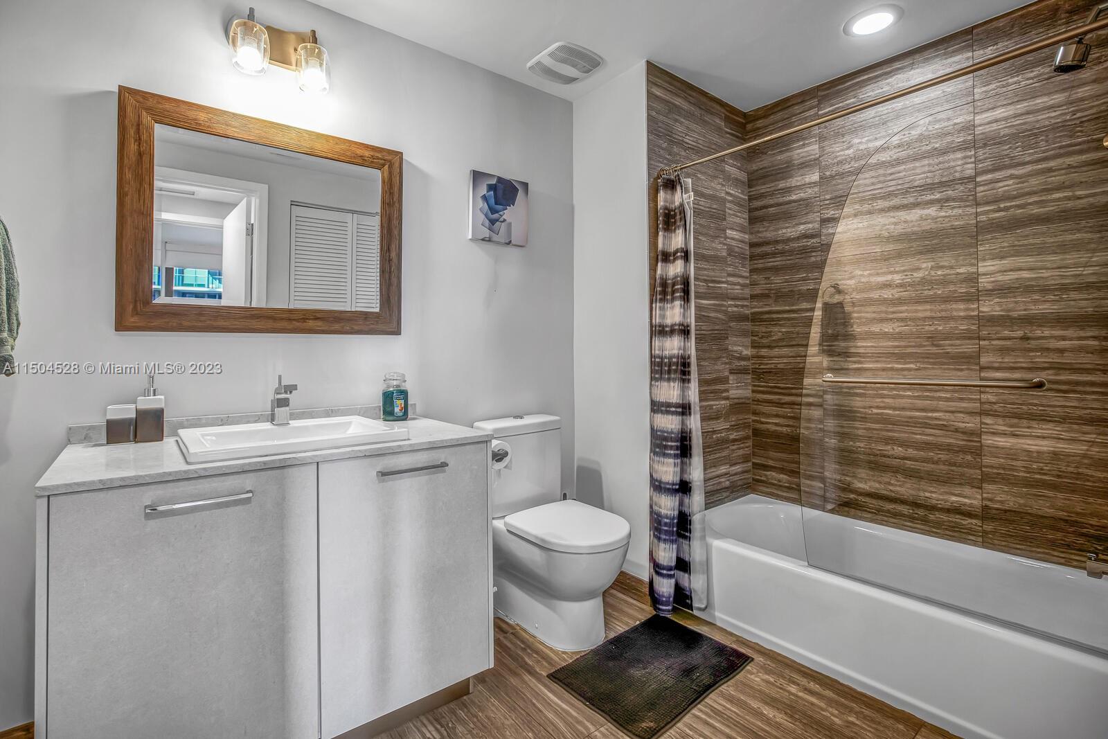 1010 Brickell Ave # 2709