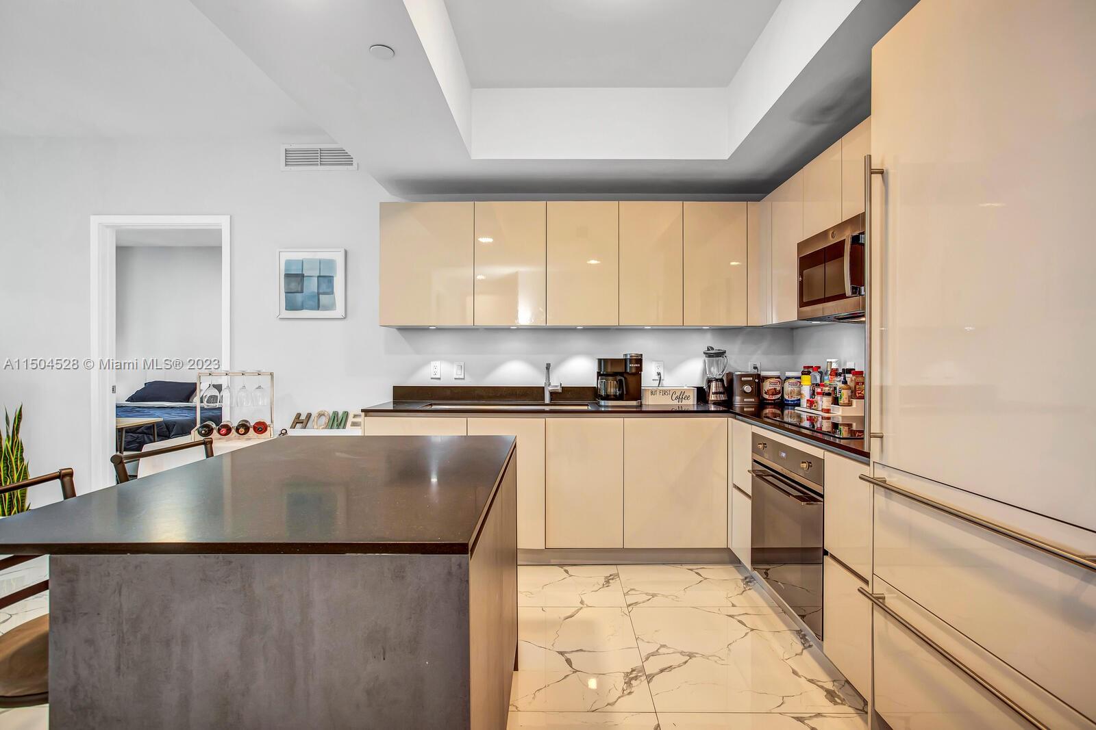 1010 Brickell Ave # 2709