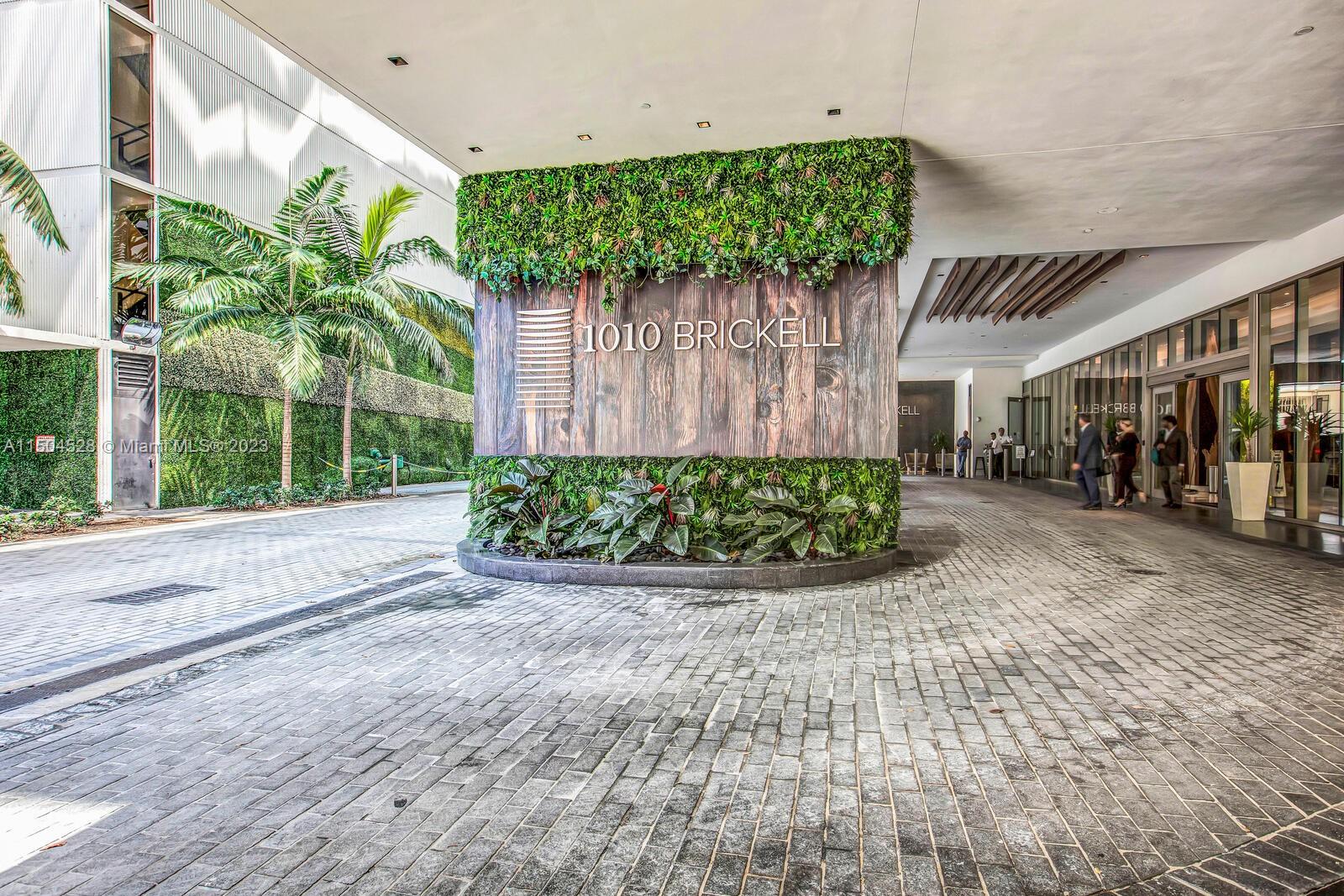 1010 Brickell Ave # 2709